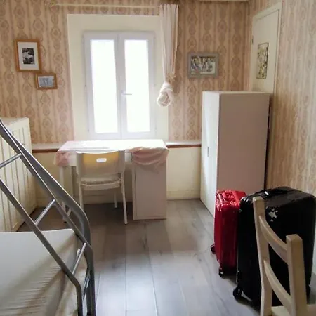 Fleur De Hostel *