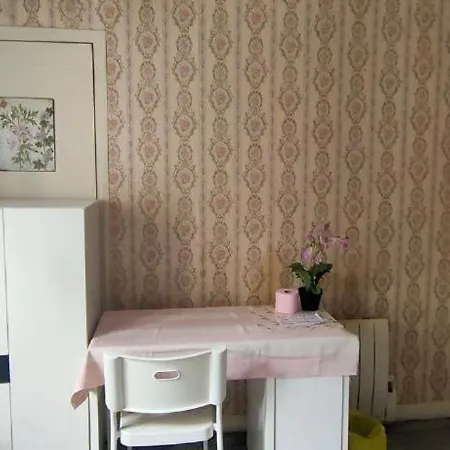 Hostel Fleur De *