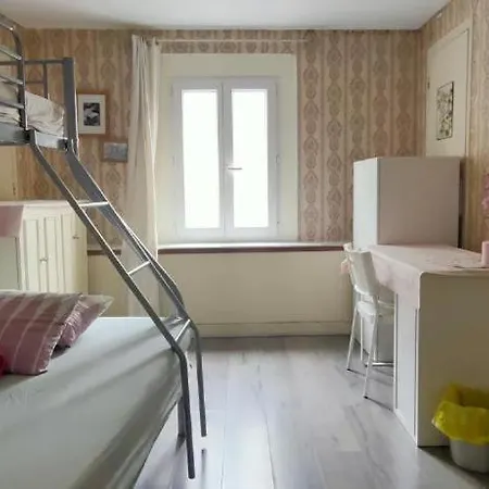 Fleur De Hostel *