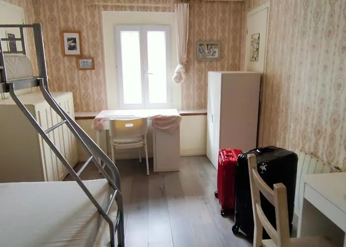 Fleur De Хостел *